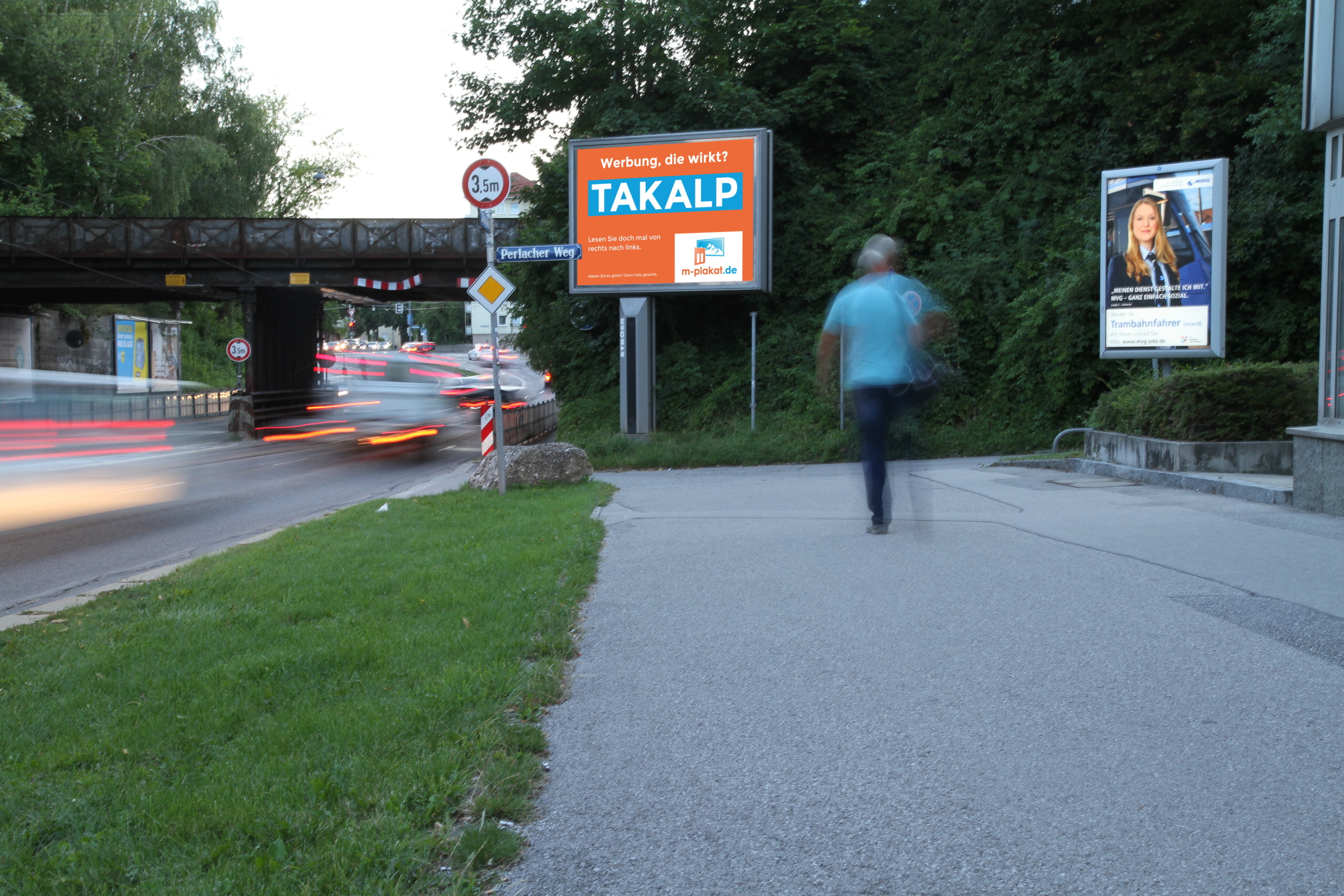 Plakate die in der Stadt gesehen werden mit der 18/1 Vitrine - m-plakat.de