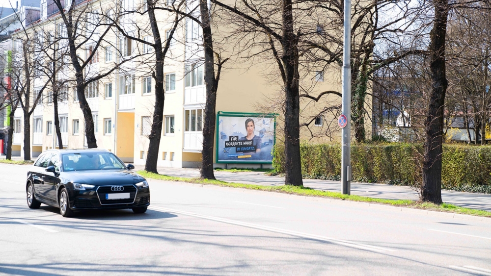 m-plakat Schneller mit Kunden in Kontakt kommen - Großfläche als Werbung - Großflächenwerbung