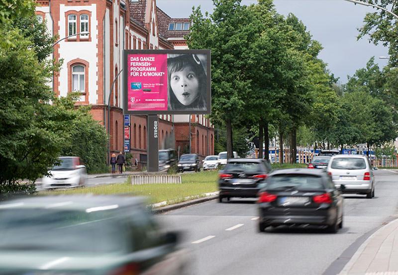 Erfolgreiche Werbung mit Mega-Light Poster - Megalight Werbefläche