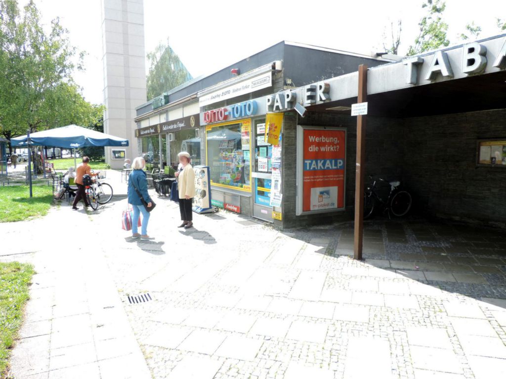 Sie haben Fragen oder möchten das City Light Poster (CLP) Plakat in Ihrer Stadt buchen? - City Light Poster