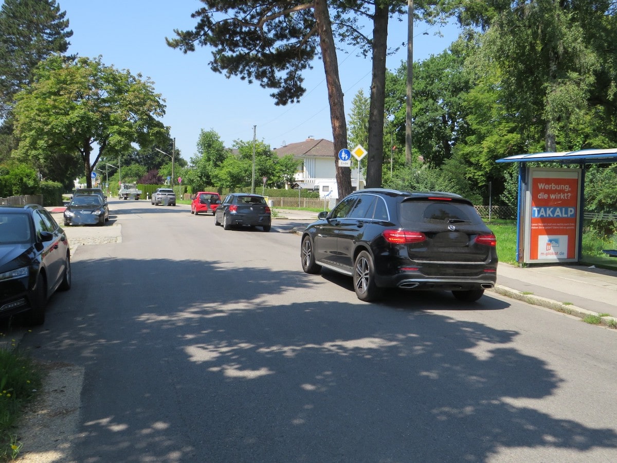Außenwerbung in Gauting – Plakatfläche direkt an einer Haltestelle - Gauting