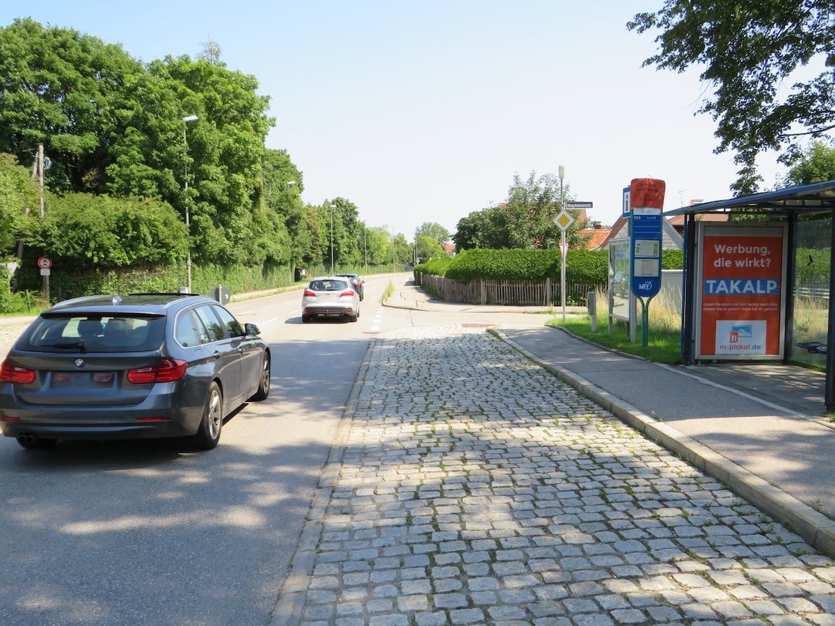 Werbung an Bushaltestelle in Gauting - Gauting
