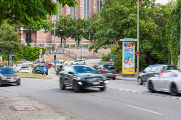 Die Ganzsäule oder die Litfaßsäule als Außenwerbung - München Martin Luther Str G - Ganz-/ Litfaßsäule